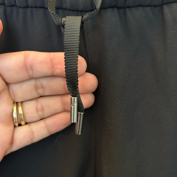 ! Lululemon On The Right Tract Pant, Size 4, Very Good Condition - Picture 8 of 12